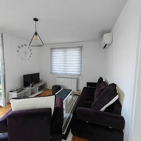 Apartment Lukavica דירה Lukavica